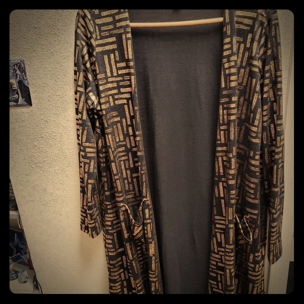 Metallic gold and black top coat